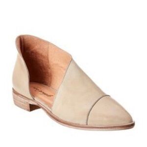 NWOT Free People Royale Flat - White/Cream